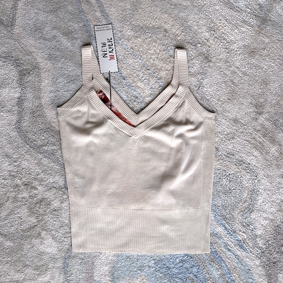 Coordinating Silk Tank and Cardigan HP🎉 - Picture 13 of 16